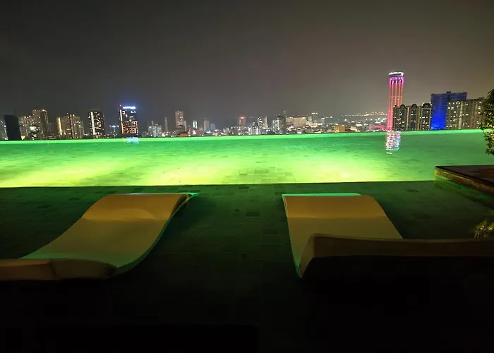 Skypool 2Br 9Pax Premium Suite@Beacon @Georgetown @Penang