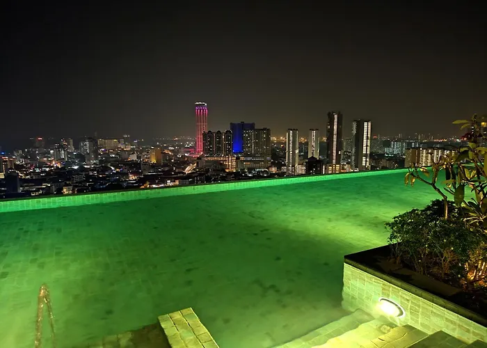 Skypool 2Br 9Pax Premium Suite@Beacon @Georgetown @Penang